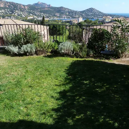 Cap Esterel Les Bastides : 4 Pieces Rez De Jardin Calme O5 - Esterel Vacances 144la Saint-Raphael (Var)