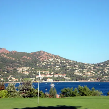Cap Esterel Les Bastides : 4 Pieces Rez De Jardin Calme O5 - Esterel Vacances 144la * Saint-Raphael (Var)